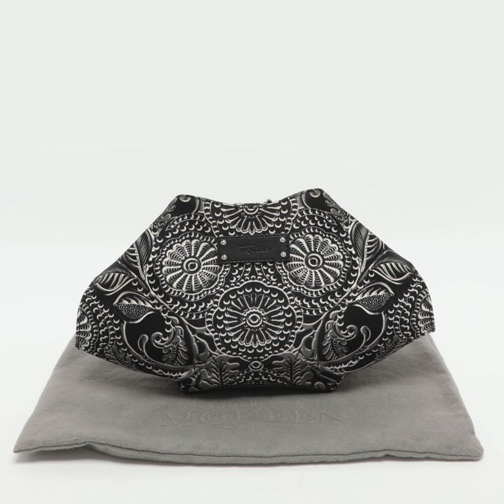Alexander Mcqueen De Manta Black/white Printed Satin Clutch - Picture 7 of 7